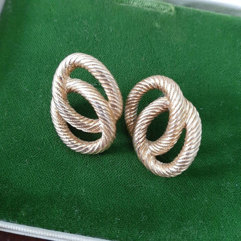 90s Gold Rope Links Earrings Textured Chain Studs by Monet